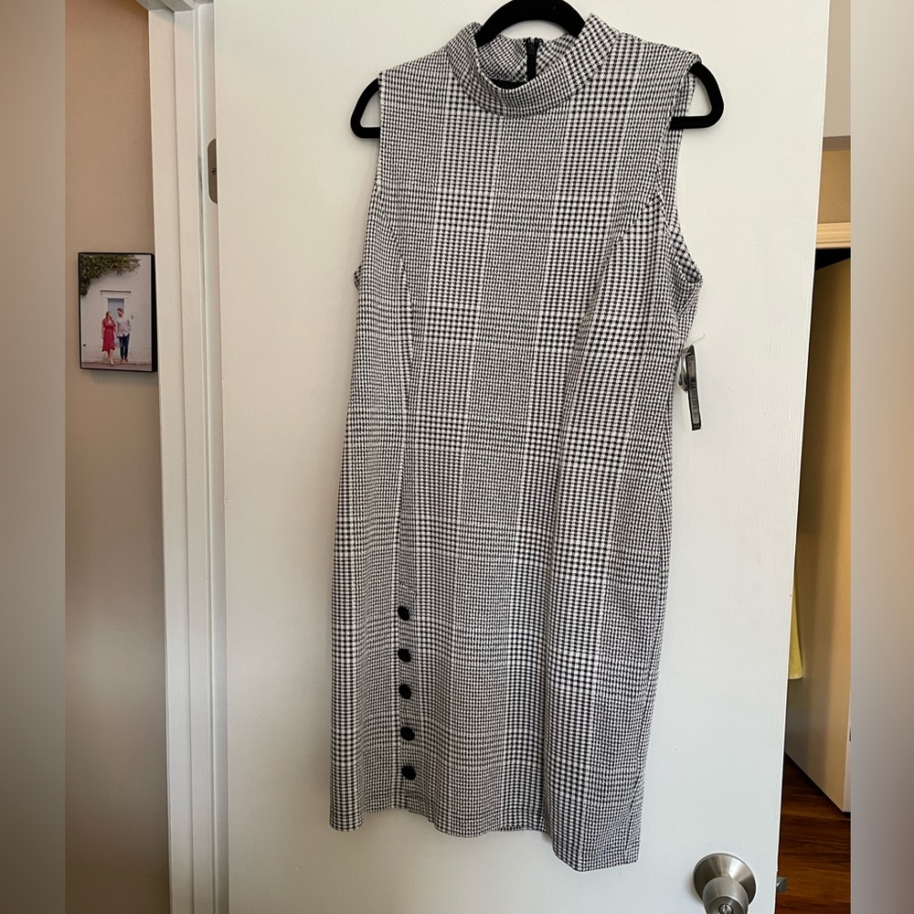 Workwear mock neck dress (black & white)